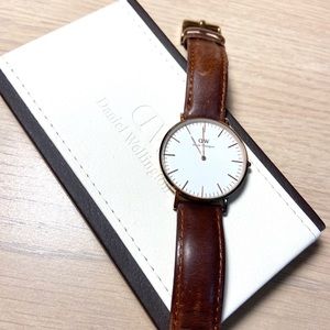 Daniel wellington womens watch leather strap, gold rim
